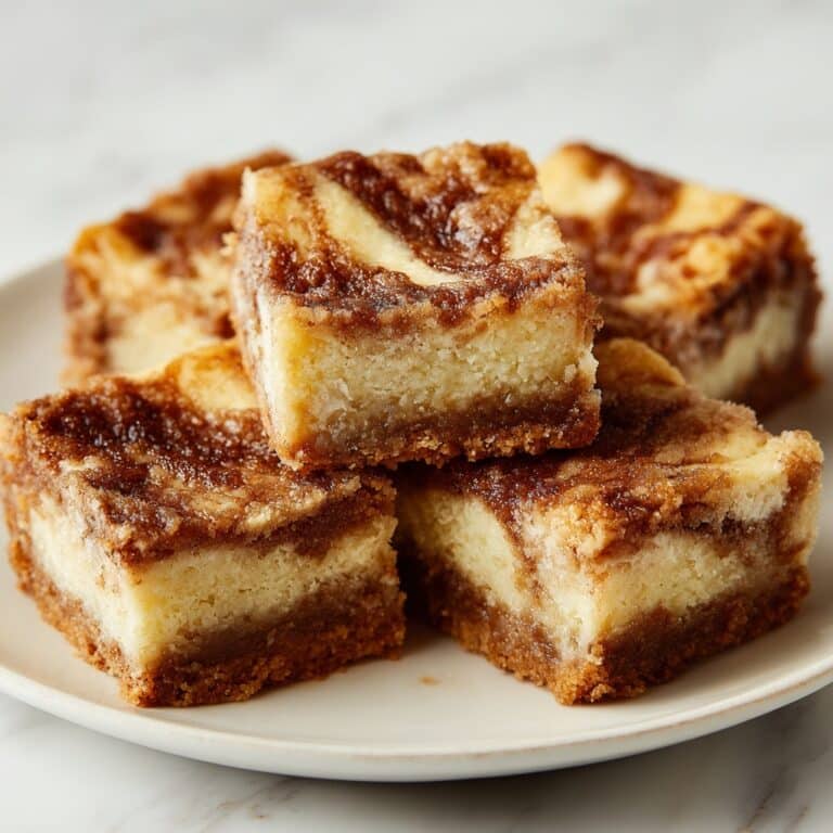 Viral Cinnamon Roll Shortbread Bars Recipe
